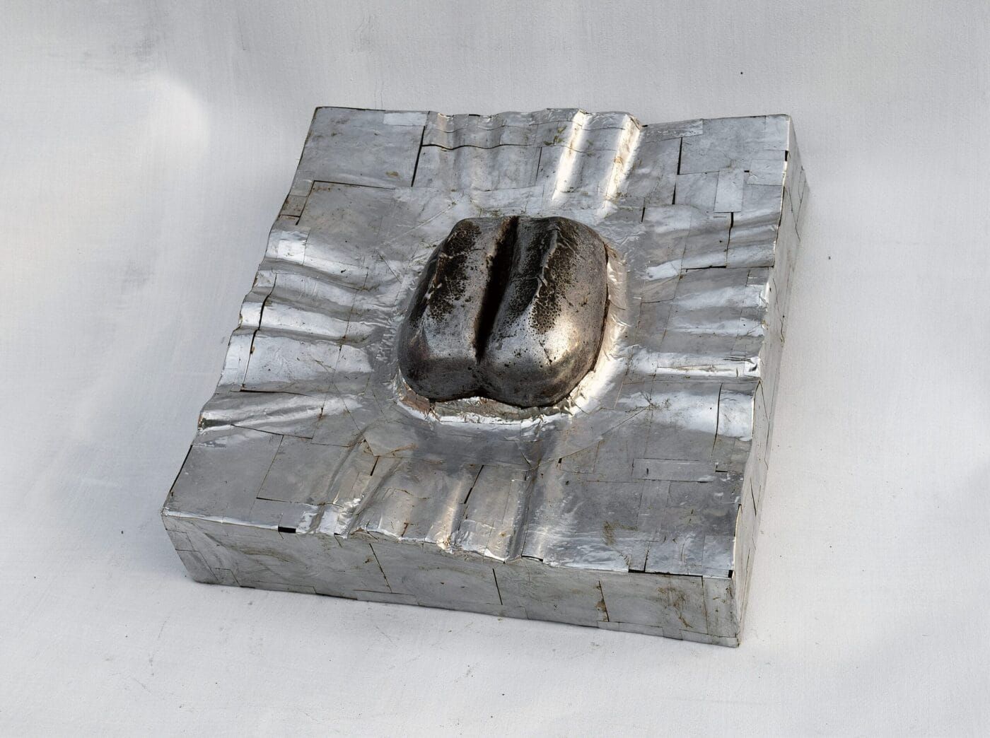 Fiber resin and aluminum sculpture by Luis Mandiola, contemporary mixed-media sculpture combining resin and aluminum